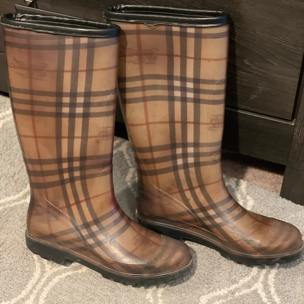 Burberry Authentic boots. Size 39
